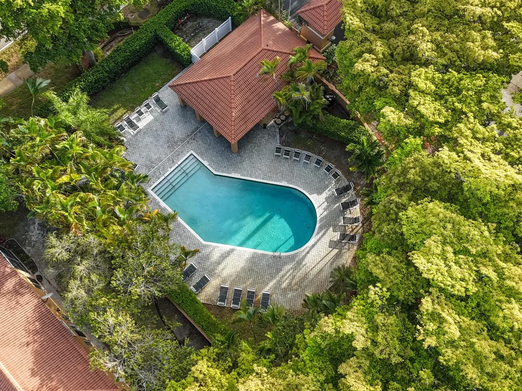 11303 Lakeview Drive Coral Springs FL 33071