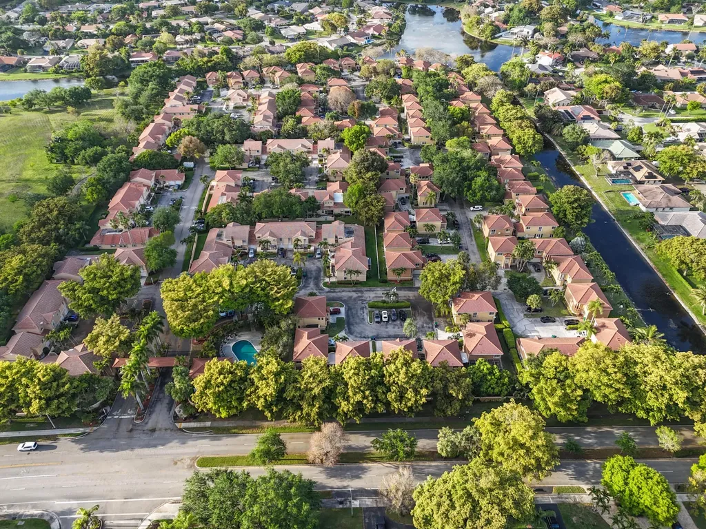 11303 Lakeview Drive Coral Springs FL 33071