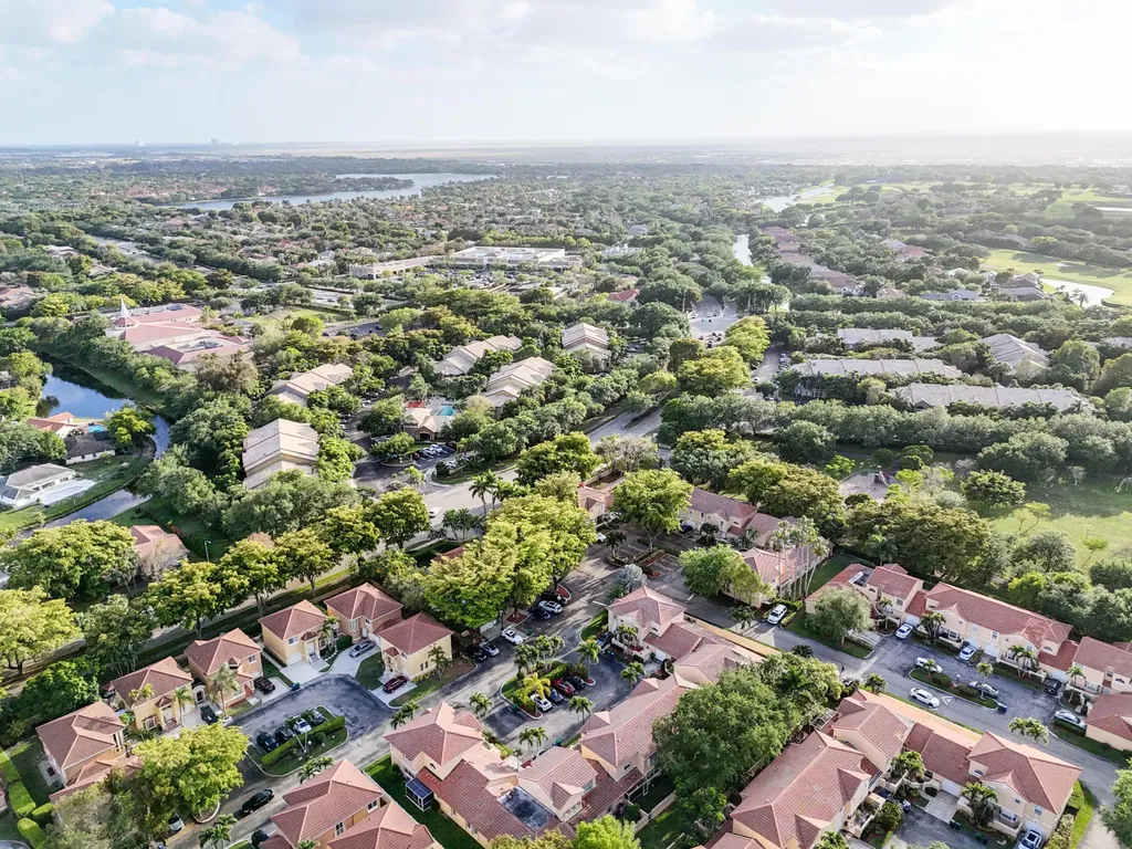 11303 Lakeview Drive Coral Springs FL 33071