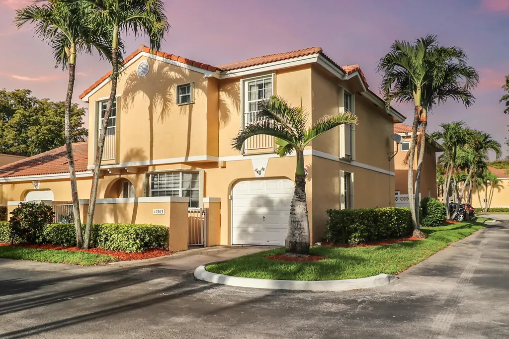 11303 Lakeview Drive Coral Springs FL 33071