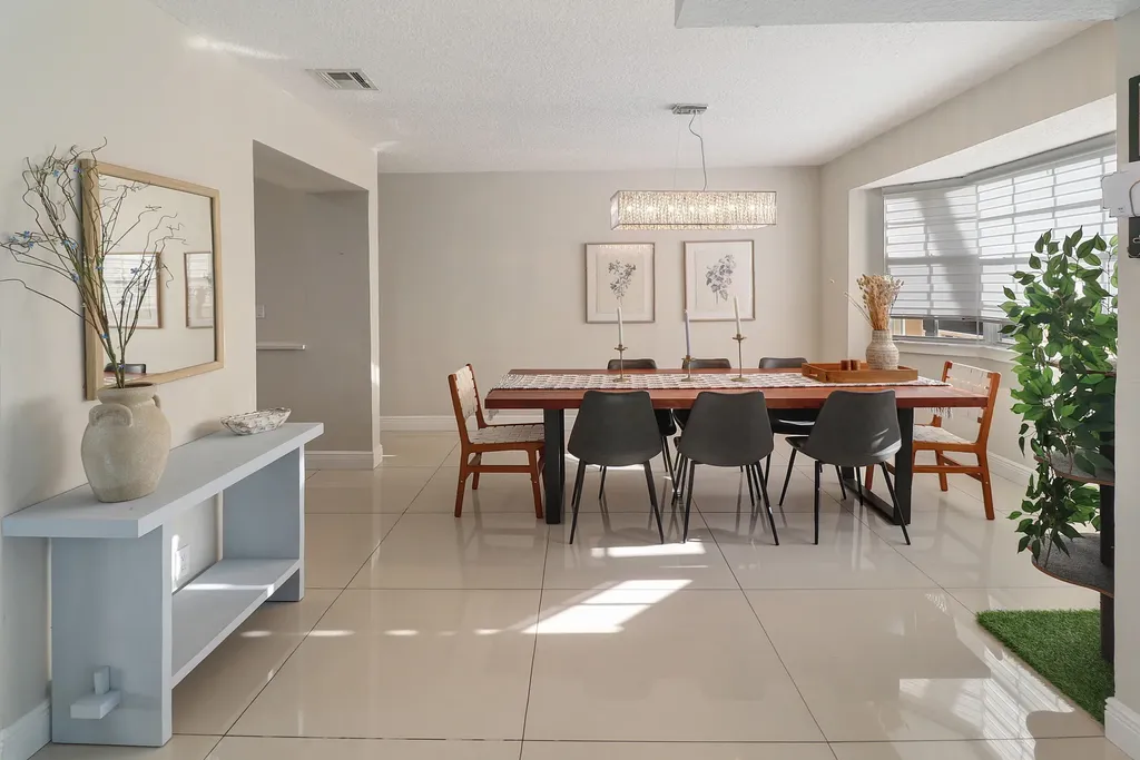 11303 Lakeview Drive Coral Springs FL 33071