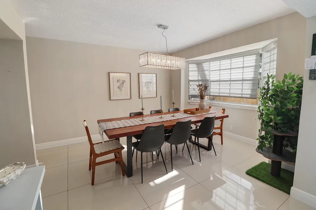 11303 Lakeview Drive Coral Springs FL 33071
