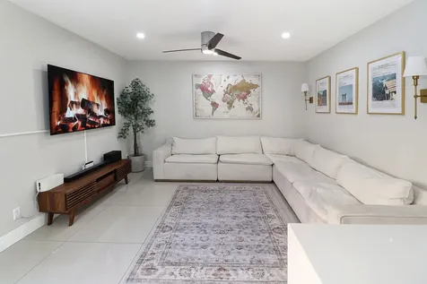 11303 Lakeview Drive Coral Springs FL 33071