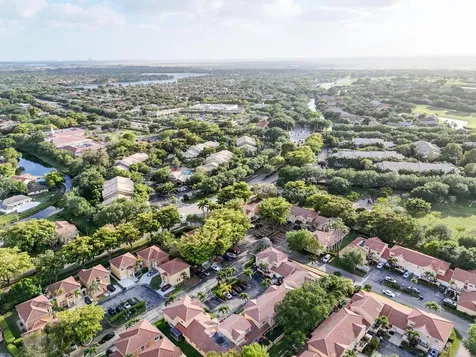 11303 Lakeview Drive Coral Springs FL 33071