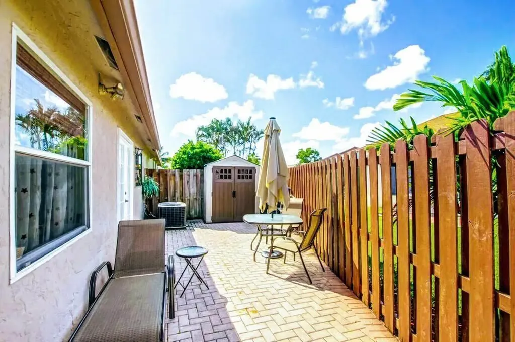 9709 Sunny Isle Circle Boca Raton FL 33428
