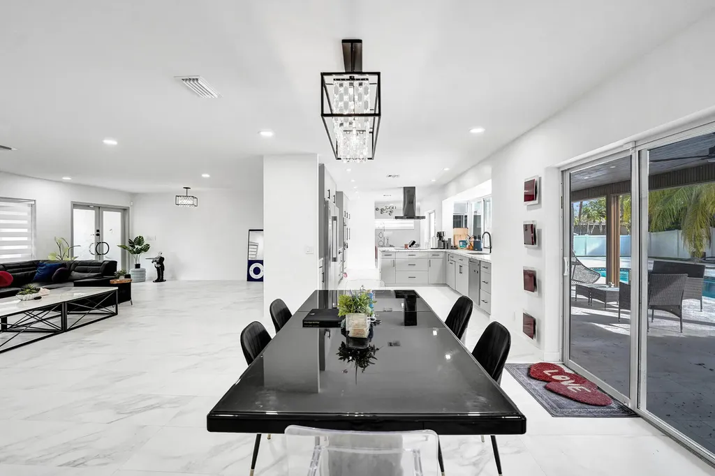 3681 N 54th Avenue Hollywood FL 33021
