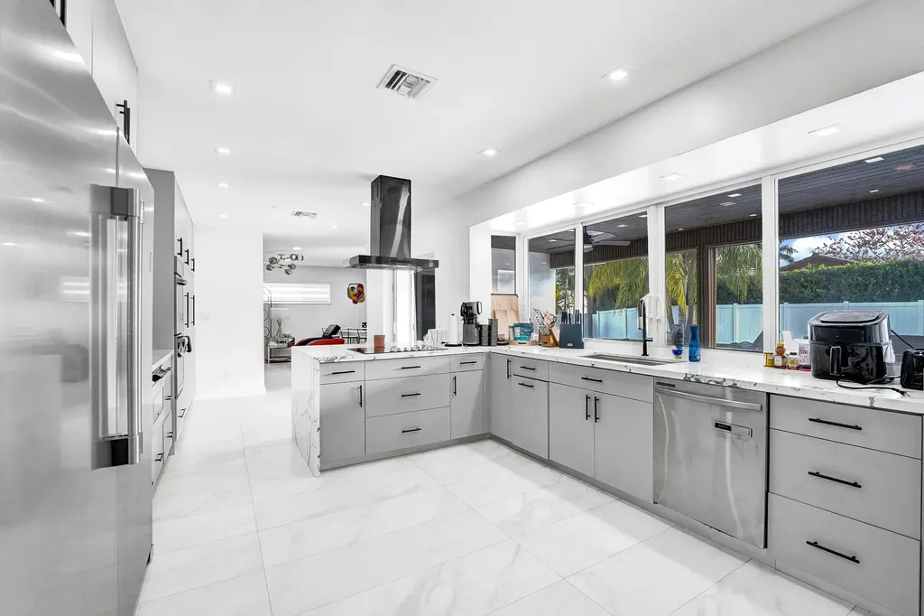 3681 N 54th Avenue Hollywood FL 33021