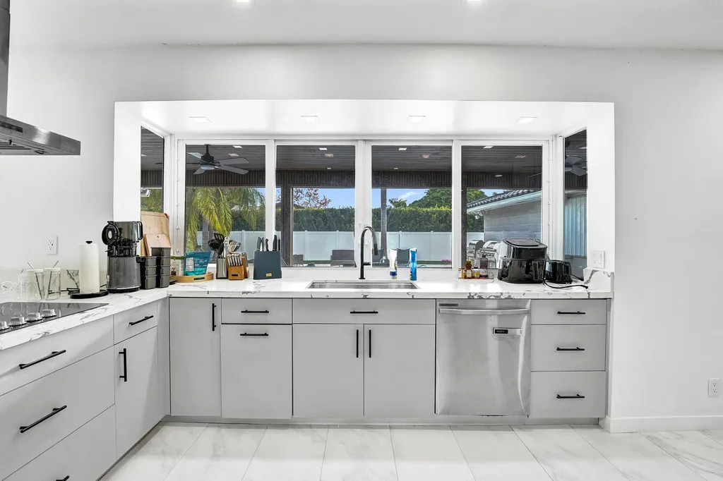 3681 N 54th Avenue Hollywood FL 33021