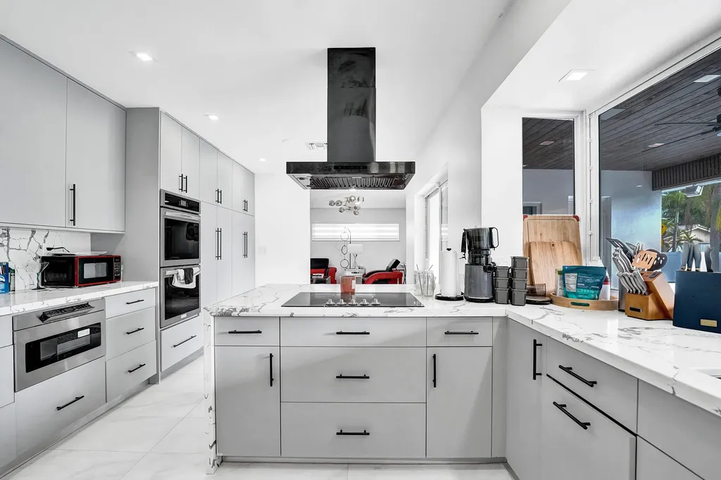 3681 N 54th Avenue Hollywood FL 33021