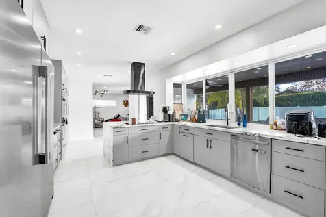 3681 N 54th Avenue Hollywood FL 33021