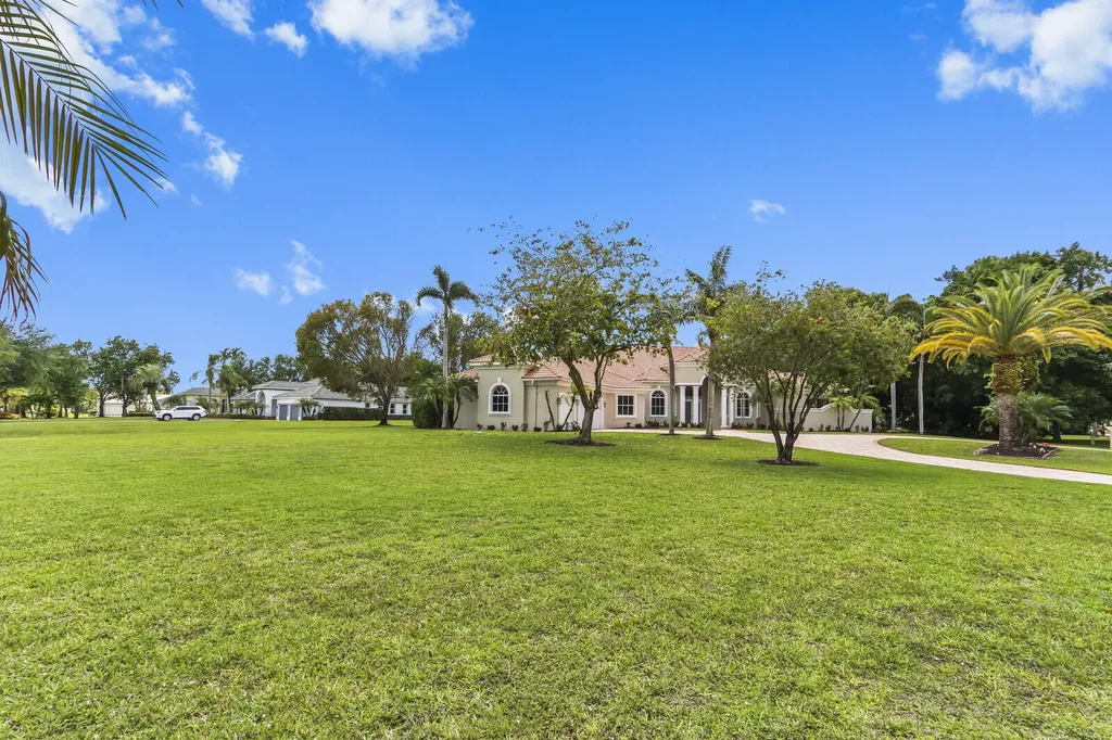 8280 Woodsmuir Drive Palm Beach Gardens FL 33412