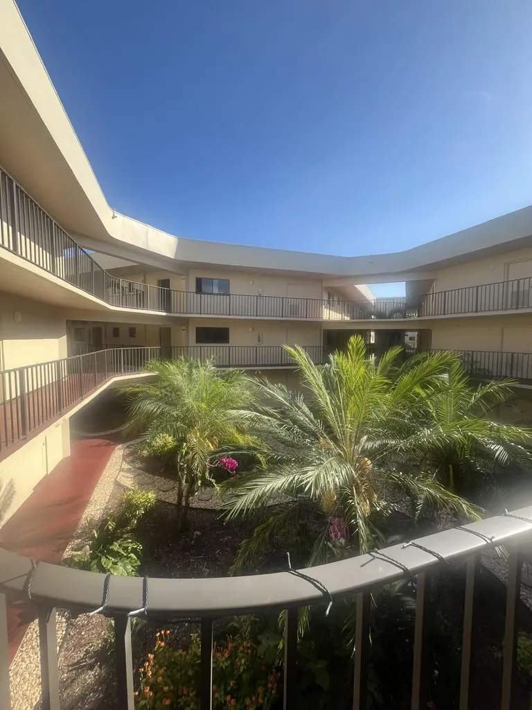 5160 Las Verdes Circle Delray Beach FL 33484