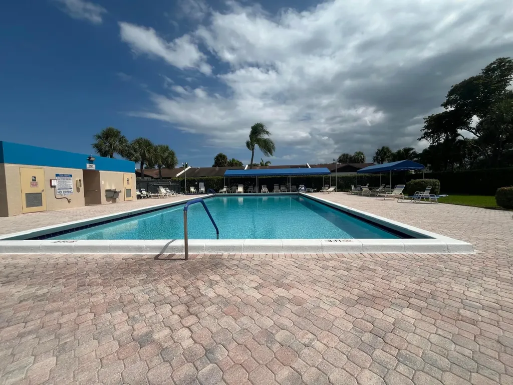 5160 Las Verdes Circle Delray Beach FL 33484