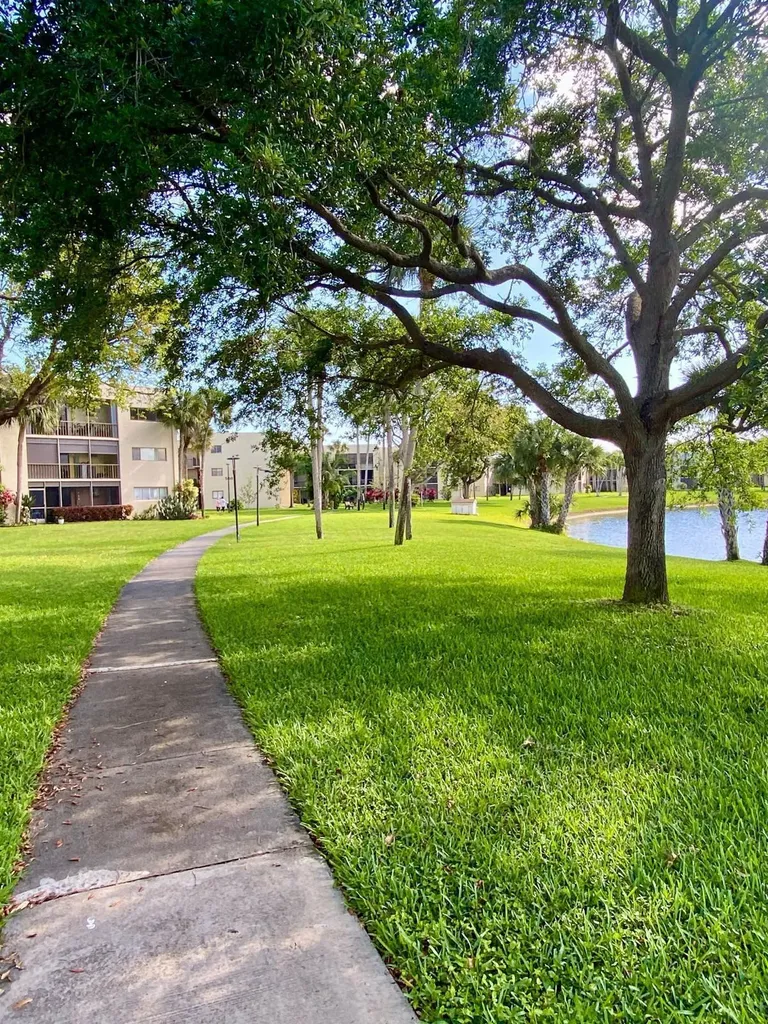 5160 Las Verdes Circle Delray Beach FL 33484