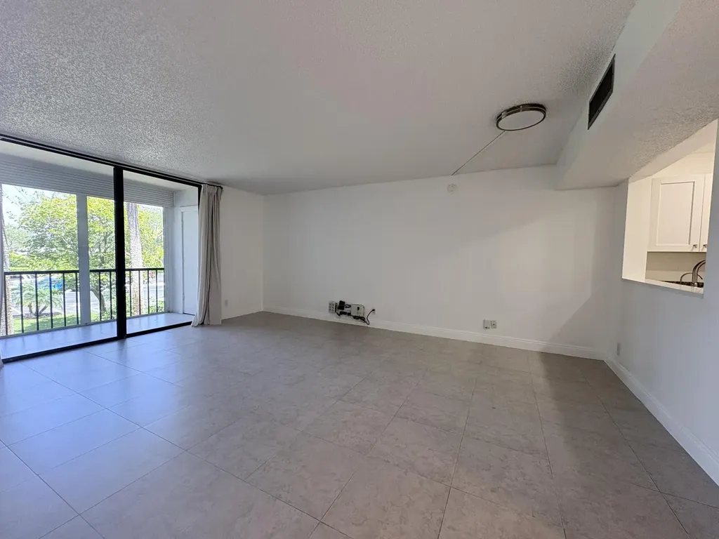 5160 Las Verdes Circle Delray Beach FL 33484