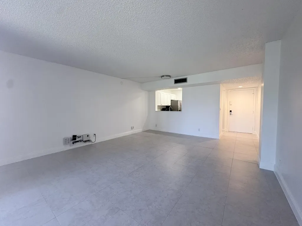 5160 Las Verdes Circle Delray Beach FL 33484