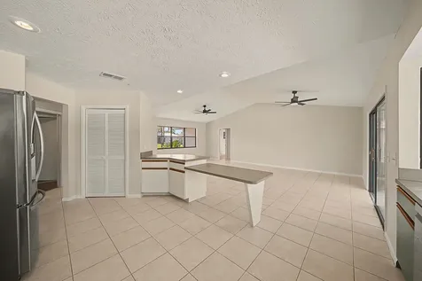 933 SE Streamlet Avenue Port St Lucie FL 34983