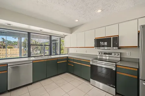 933 SE Streamlet Avenue Port St Lucie FL 34983