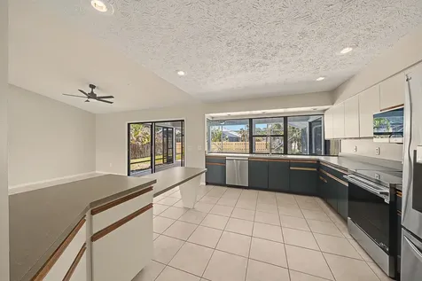 933 SE Streamlet Avenue Port St Lucie FL 34983