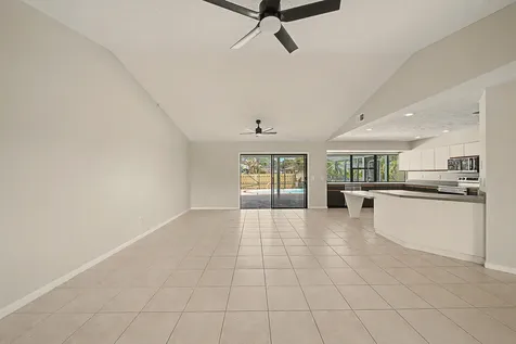 933 SE Streamlet Avenue Port St Lucie FL 34983
