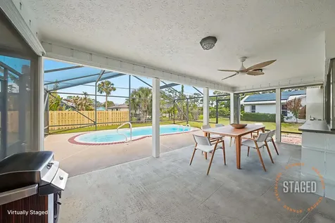 933 SE Streamlet Avenue Port St Lucie FL 34983