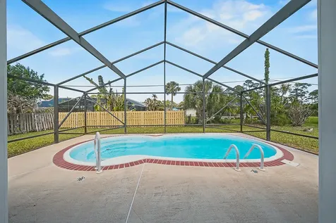 933 SE Streamlet Avenue Port St Lucie FL 34983