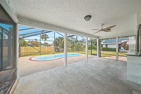 933 SE Streamlet Avenue Port St Lucie FL 34983