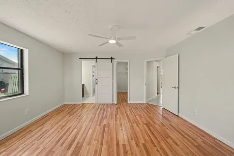933 SE Streamlet Avenue Port St Lucie FL 34983