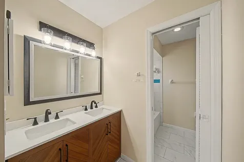 933 SE Streamlet Avenue Port St Lucie FL 34983