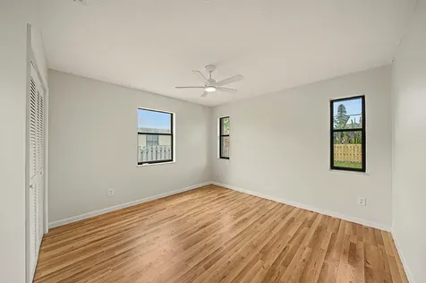 933 SE Streamlet Avenue Port St Lucie FL 34983