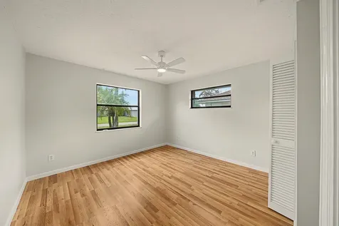 933 SE Streamlet Avenue Port St Lucie FL 34983
