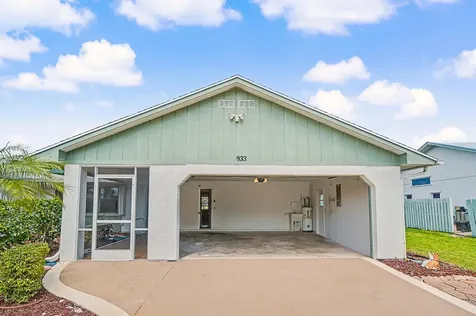 933 SE Streamlet Avenue Port St Lucie FL 34983