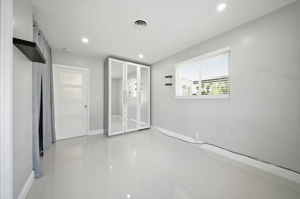 5031 NE 23rd Terrace Lighthouse Point FL 33064