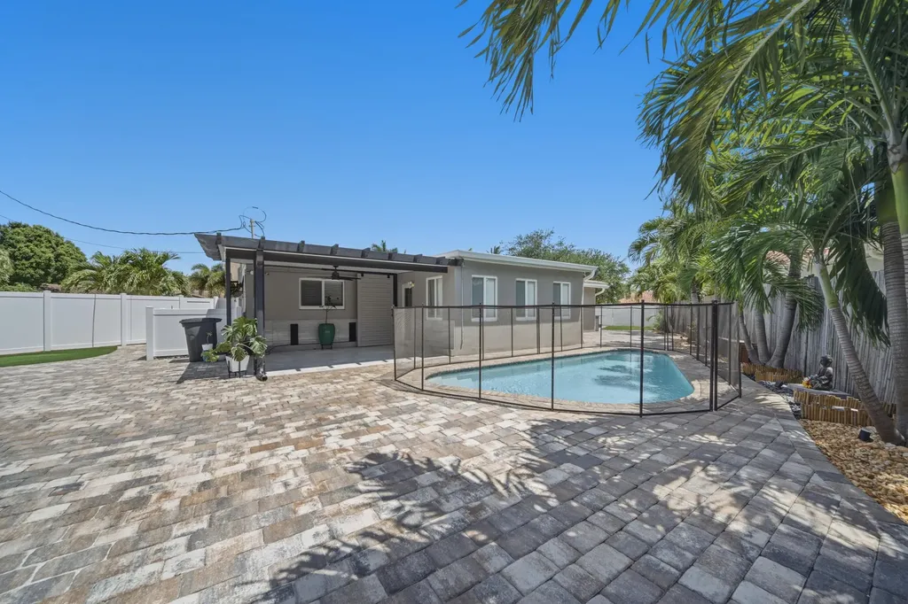 5031 NE 23rd Terrace Lighthouse Point FL 33064