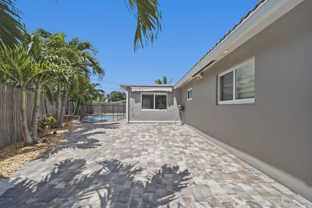 5031 NE 23rd Terrace Lighthouse Point FL 33064