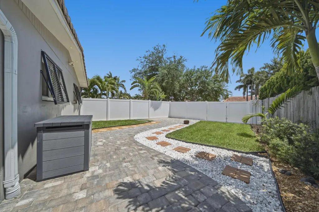 5031 NE 23rd Terrace Lighthouse Point FL 33064
