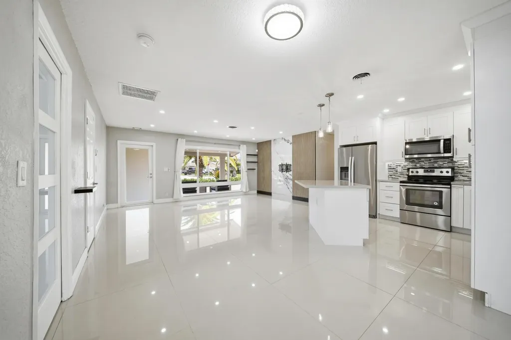 5031 NE 23rd Terrace Lighthouse Point FL 33064