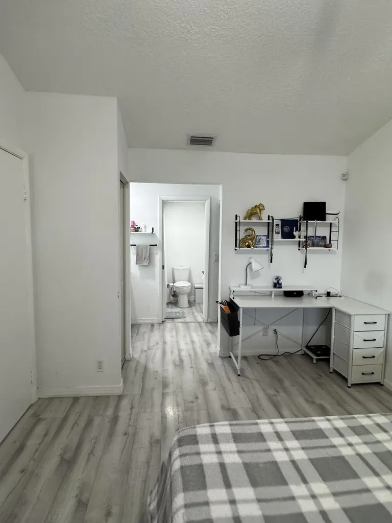1518 Royal Forest Court Palm Springs FL 33406