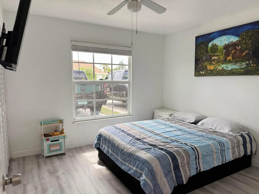 1518 Royal Forest Court Palm Springs FL 33406