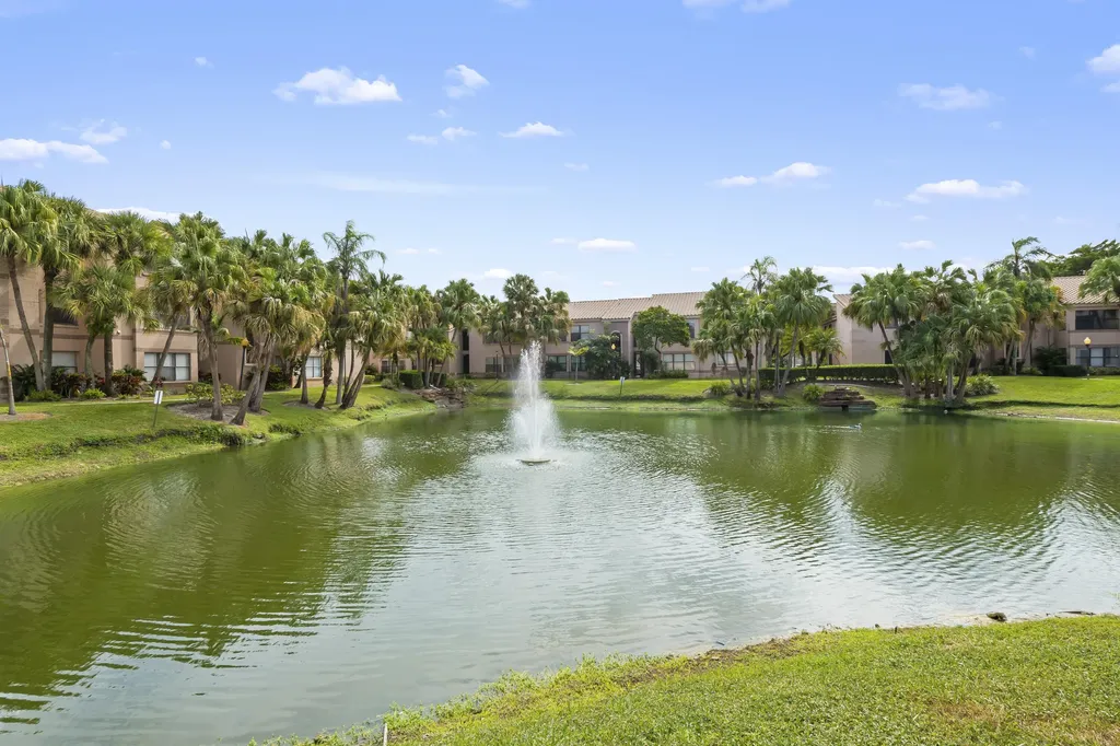 2986 S University Drive Davie FL 33328