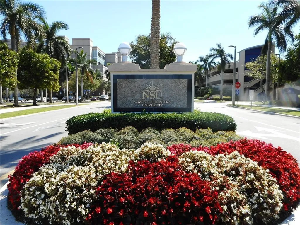 2986 S University Drive Davie FL 33328
