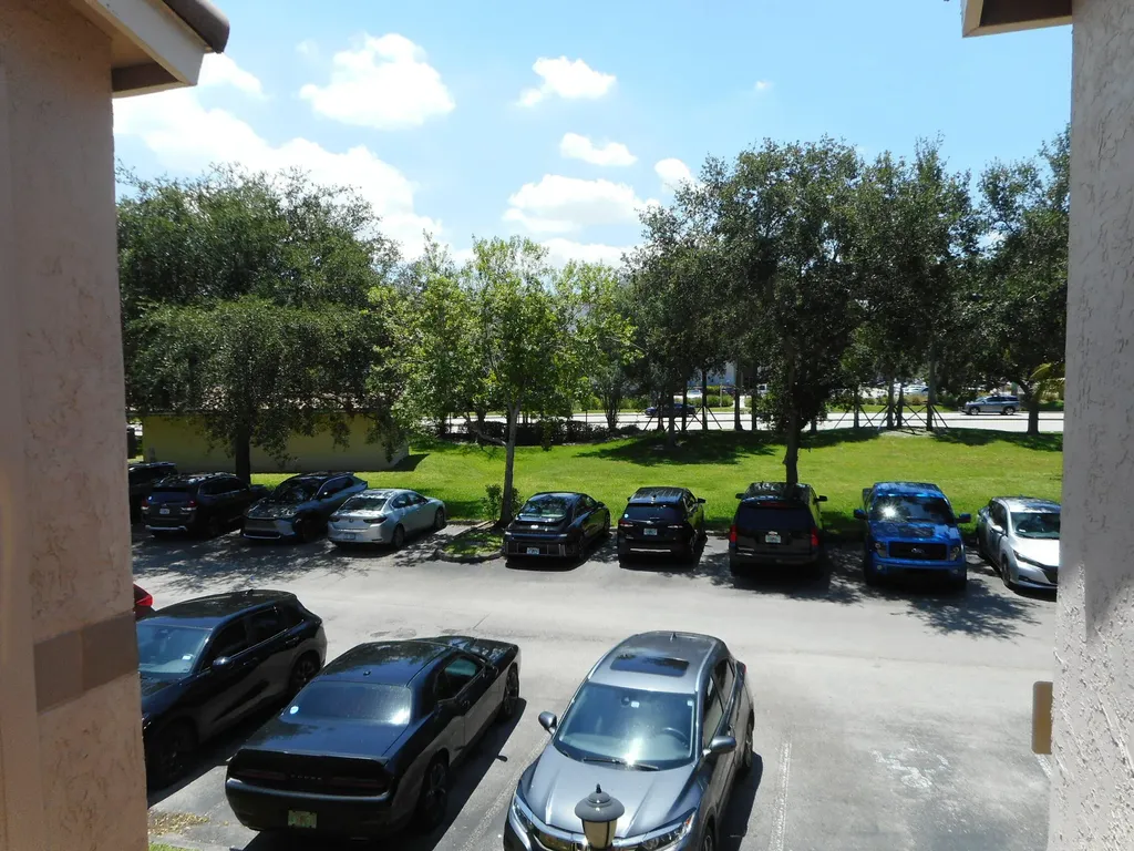 2986 S University Drive Davie FL 33328