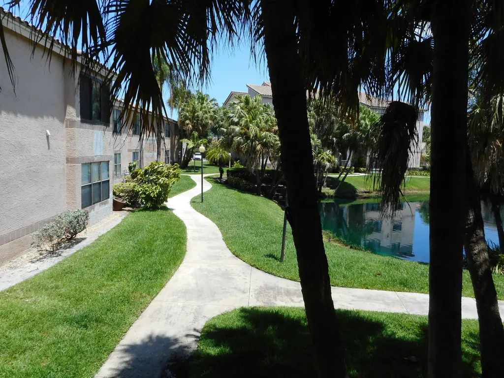 2986 S University Drive Davie FL 33328