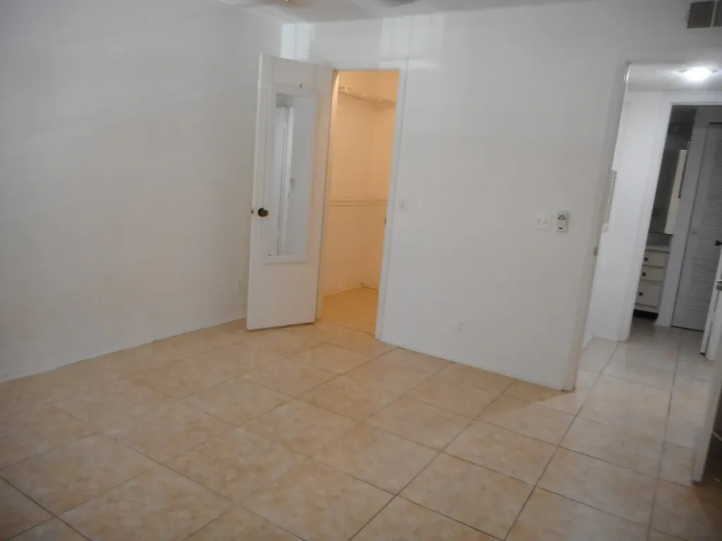2986 S University Drive Davie FL 33328