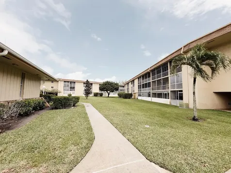 600 Village Green Court Palm Springs FL 33461