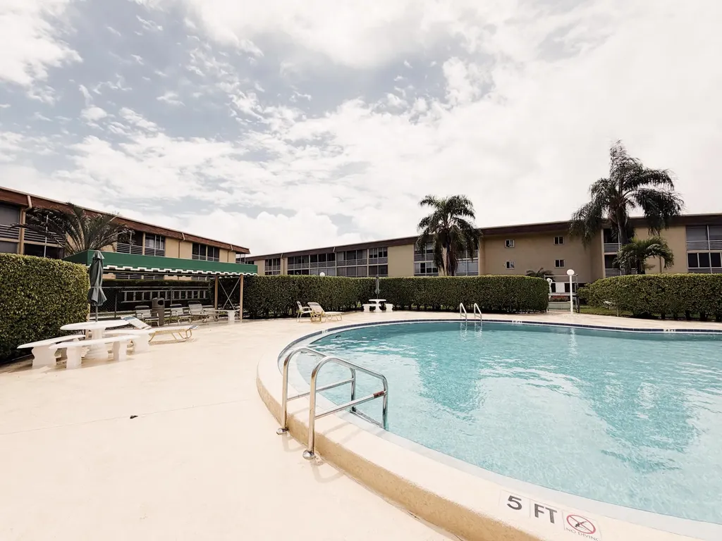 100 E Village Green Circle Circle E Palm Springs FL 33461