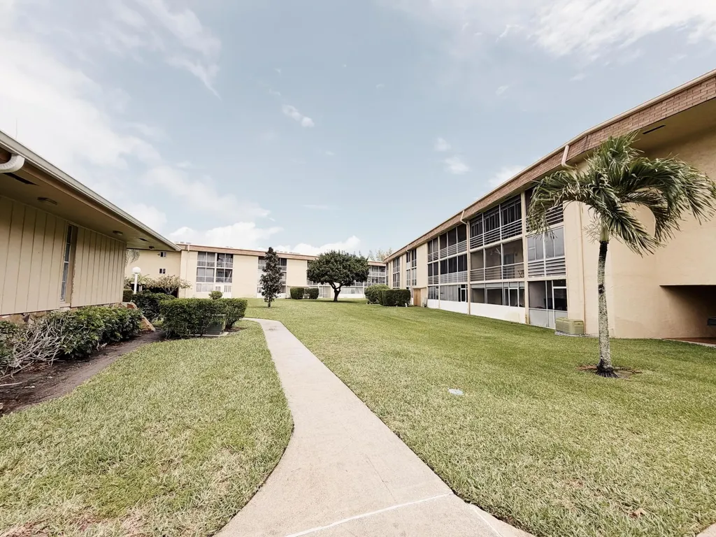 100 E Village Green Circle Circle E Palm Springs FL 33461