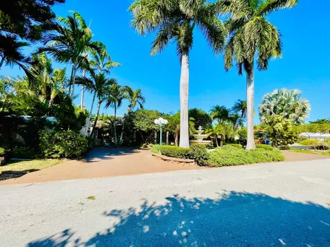 2725 NE 27th Court Fort Lauderdale FL 33306