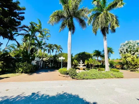 2725 NE 27th Court Fort Lauderdale FL 33306
