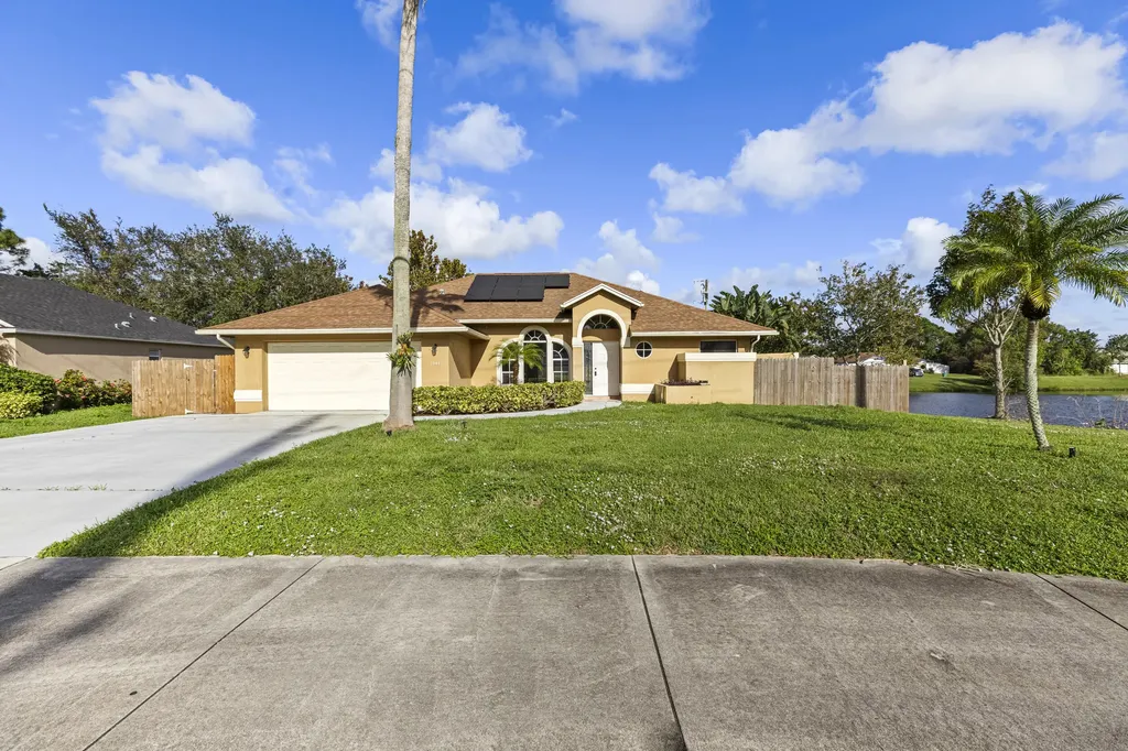 2141 SW Bayshore Boulevard Port St Lucie FL 34984